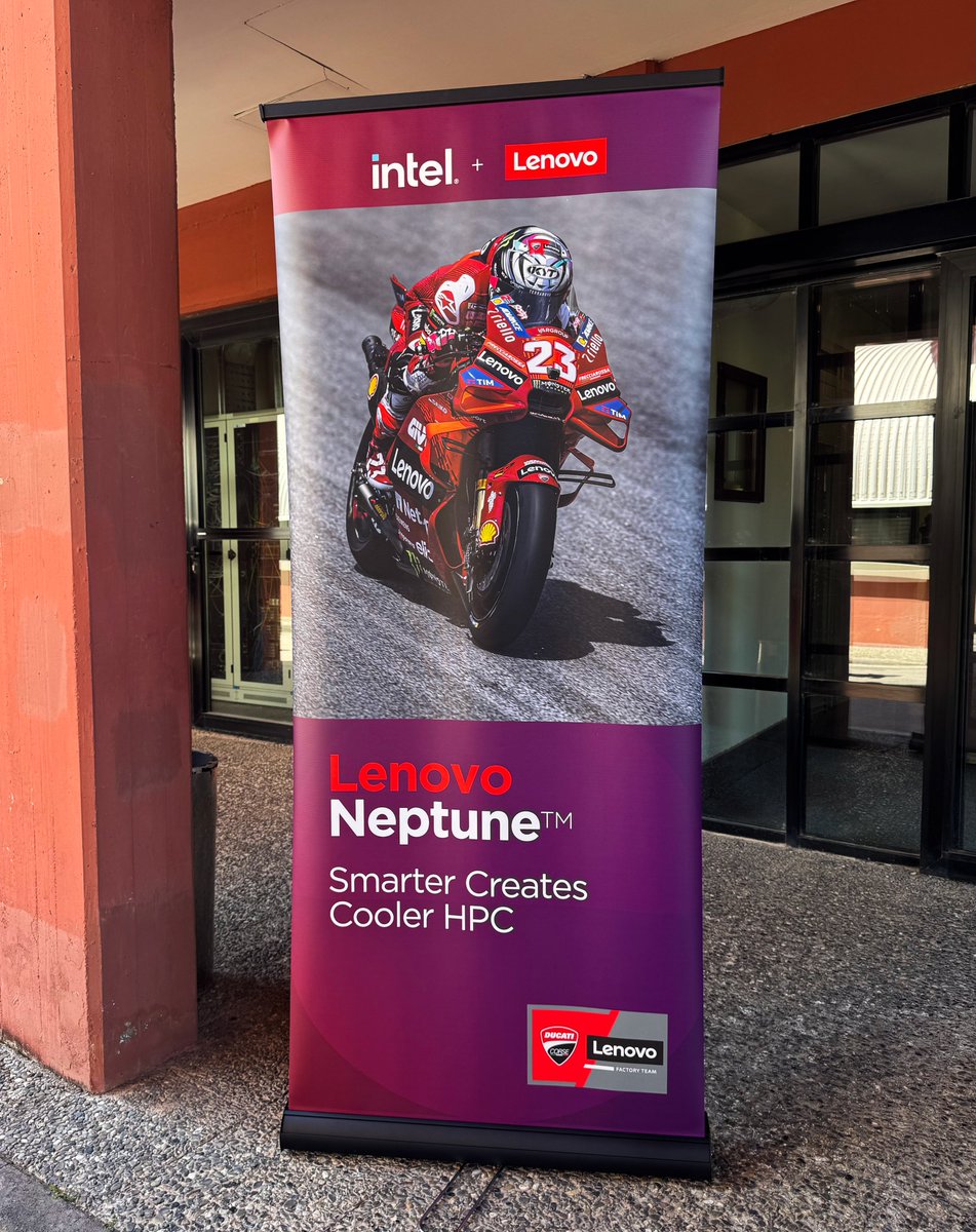 hwupgrade's tweet photo. Oggi, presso il Centro Ricerche ENEA di Portici (NA), è stato inaugurato #CRESCO8, il supercomputer realizzato da @lenovoitalia e dedicato alla ricerca scientifica su energia da fusione, IA, cambiamenti climatici e nuovi materiali 🧠 https://t.co/Eqtm1Aemig