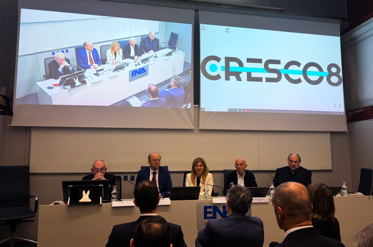 hwupgrade's tweet photo. Oggi, presso il Centro Ricerche ENEA di Portici (NA), è stato inaugurato #CRESCO8, il supercomputer realizzato da @lenovoitalia e dedicato alla ricerca scientifica su energia da fusione, IA, cambiamenti climatici e nuovi materiali 🧠 https://t.co/Eqtm1Aemig