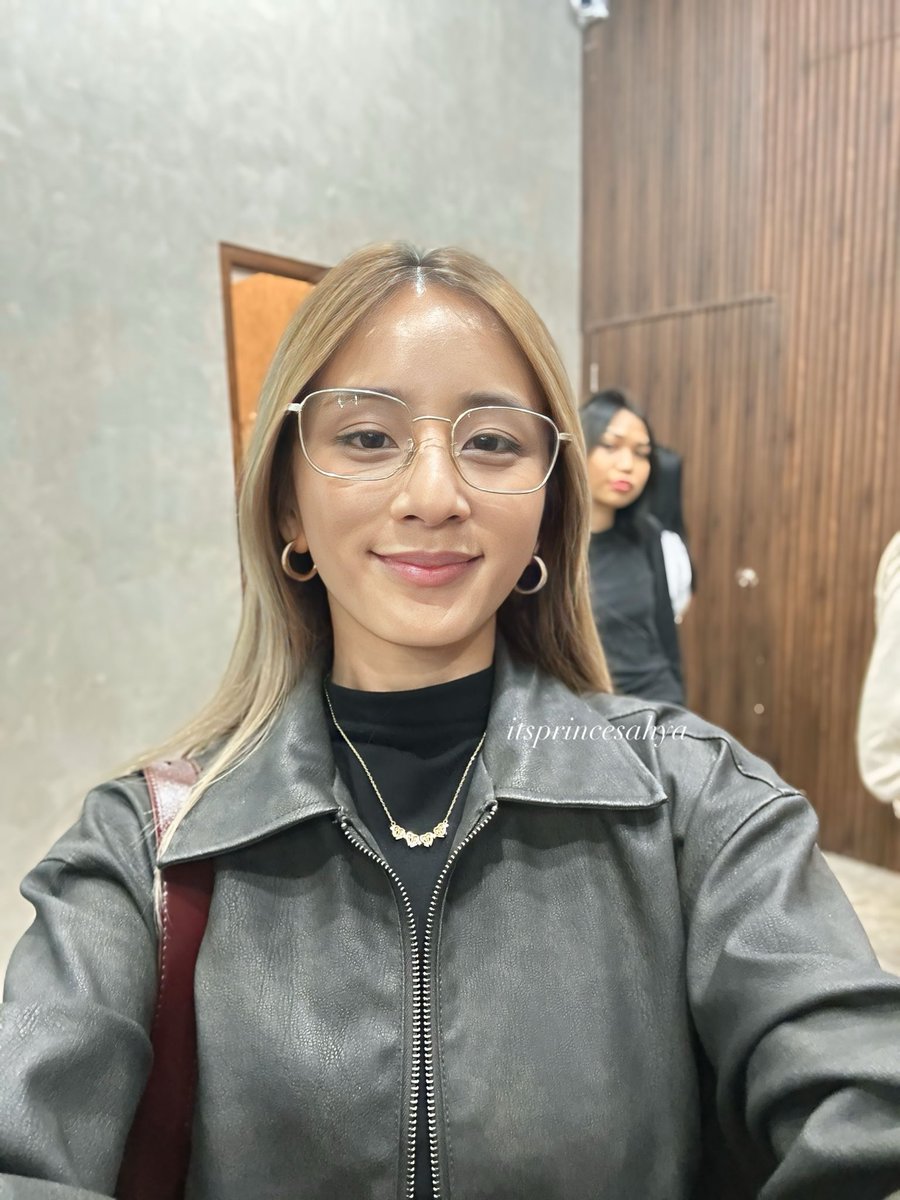 itsprincesahya's tweet photo. pinaka magandang nag selfie sa phone ko :’) 

PIPOLarSTAR HYACINTH 

#HyacinthCalladoForVPCA
#6thVPChoiceAwards https://t.co/BQlNUZJhqg