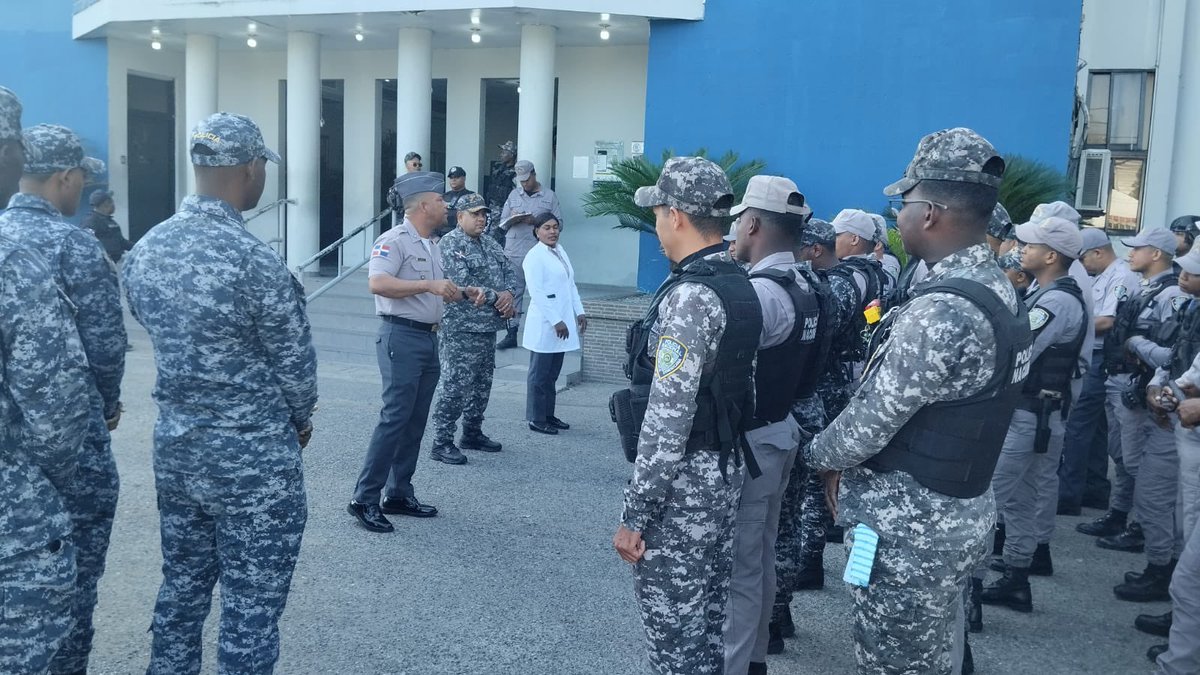 SurestePN's tweet photo. Buenos días para todos!!!

Desde la Dirección Regional Sureste de la Policía Nacional, comandada por nuestro señor director el General Ramón E. Ramírez E. les deseamos un bendecido y próspero miércoles para todos ustedes, bajo la cobertura y el amparo de nuestro señor Jesucristo. https://t.co/W9U24McTMB