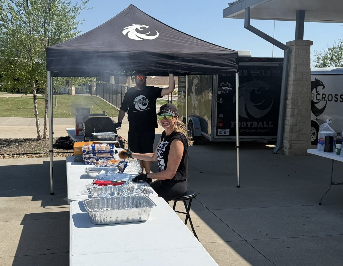 DentonGuyer_FB's tweet image. 𝟮𝟬𝟮𝟱 𝗪𝗶𝗹𝗱𝗰𝗮𝘁 𝗕𝗕𝗤

The boys got together for BBQ, cornhole, &amp;amp; to watch @GuyerSoftball &amp;amp; @Guyer_Baseball get big district W’s. 

A huge thanks to the parents who helped organize, cook, &amp;amp; help serve. The Southside is a special place!

#Southside | #DifferentBreed