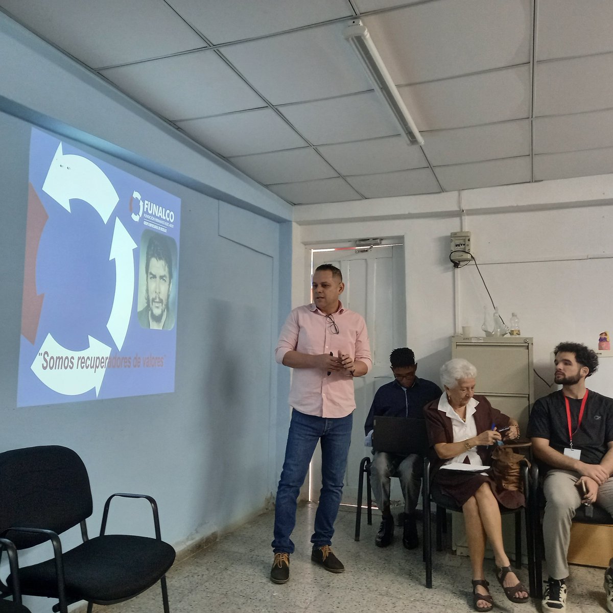 MindusIndustria's tweet photo. En este día continúan las presentaciones de proyectos de las Empresas de Reciclaje, como parte de sus actividades aportando al  #DesarrolloIndustrial por el que tanto trabajamos en toda #IndustriasCuba https://t.co/0Jf6Zoyili