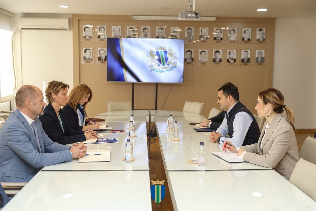 UNHCRMontenegro's tweet photo. 🤝UNHCR and @OpstinaBar are joining forces to support the local integration of forcibly displaced and stateless people. 💙Together, we aim to create a more inclusive and welcoming community for those in need. #Refugees #Statelessness #CommunitySupport #LocalIntegration https://t.co/ZRyy8Ef2Bc