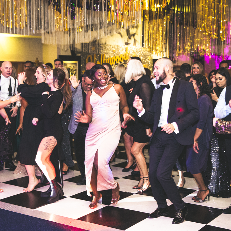EdgbastonEvents's tweet photo. 𝗧𝗵𝗲 𝗯𝗶𝗴𝗴𝗲𝘀𝘁 𝗽𝗮𝗿𝘁𝗶𝗲𝘀 𝗶𝗻 𝗕𝗶𝗿𝗺𝗶𝗻𝗴𝗵𝗮𝗺!

❄️ Winter Gardens festive theme
🥂 Welcome drink
🍽️ Festive three-course meal
🎶 Live entertainment &amp; DJ

It's never too early to plan your celebrations! 

More Info ➡️ https://t.co/8LTwEUiAK5

#Edgbaston