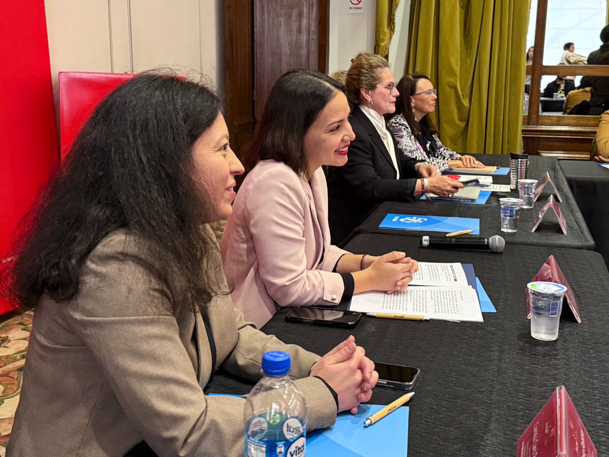 El acuerdo de colaboración entre ProChile y <a href="/culturas_cl/">Ministerio de las Culturas</a>  busca impulsar la implementación de la #FilmCommission, para promover a nuestro país como destino de locación fílmica y también, impulsar las exportaciones de empresas🇨🇱que prestan servicios en el sector audiovisual📽️