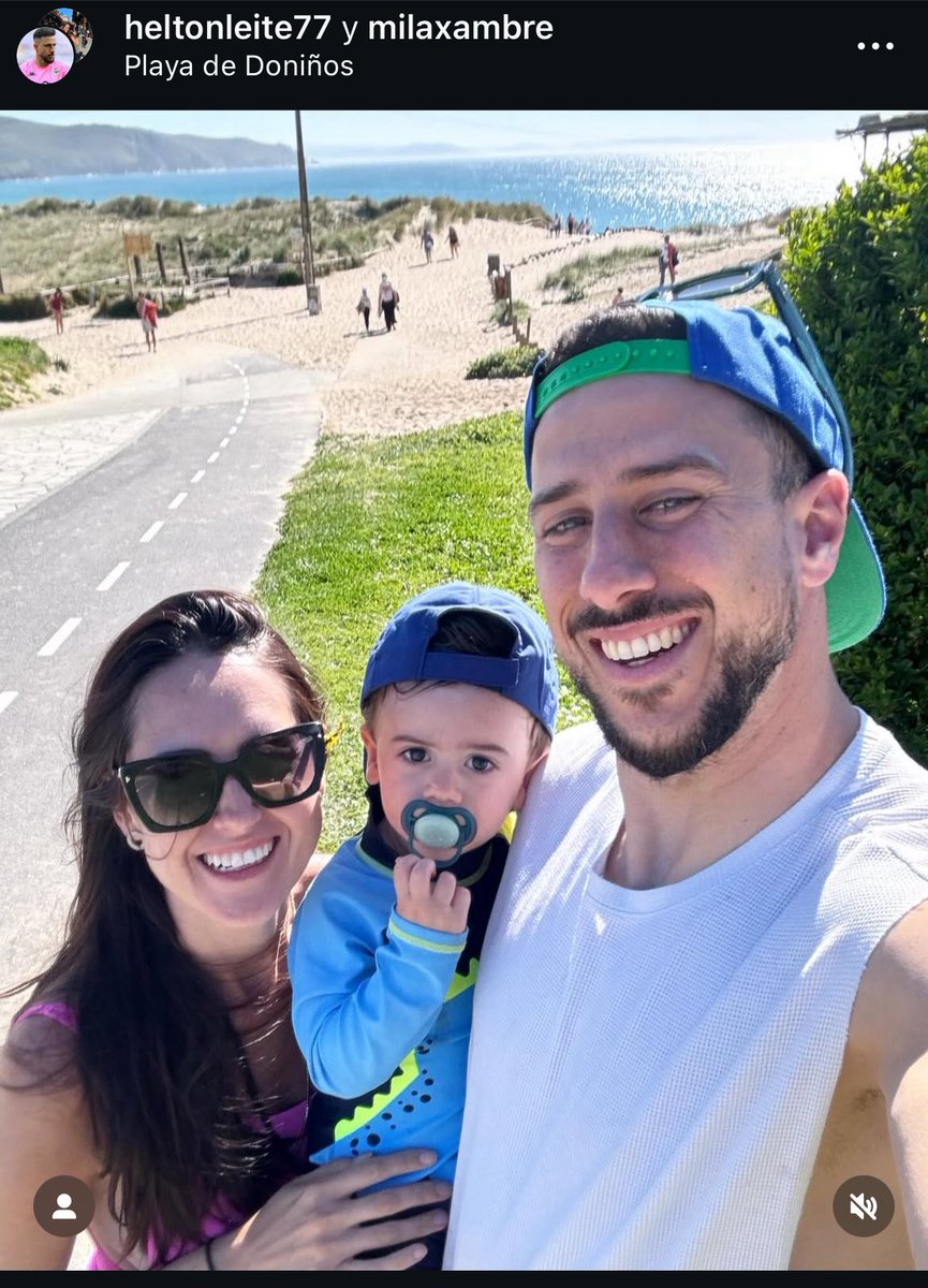 Jonathanismo's tweet photo. Cómo? Qué los jugadores del Deportivo de LA Coruña aprovechan estos días de sol para desconectar y acercarse a las playas ferrolanas? Pero si Manu73 y SofiaCendán me dijeron que a Ferrol no viene nadie. https://t.co/opI1Hq397r