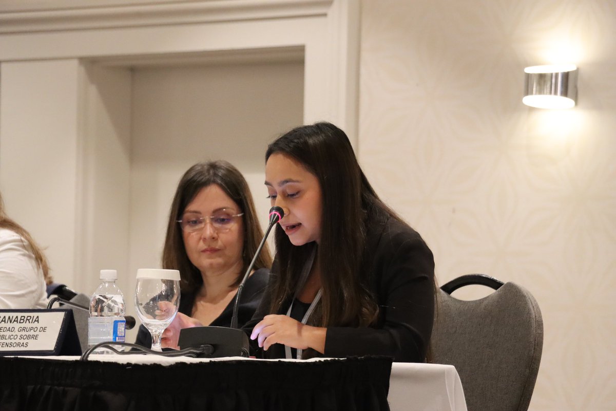 ✅Como parte del panel sobre avances y desafíos en la implementación del Artículo 9 y el Plan de Acción sobre personas defensoras, Karol Sanabria, de la Asociación Ambiente y Sociedad, compartió importantes reflexiones desde el Grupo de Trabajo del Público.
Abrimos hilo🧵