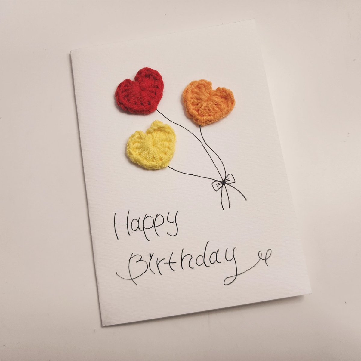 JeMi1727's tweet photo. 생일 축하 카드에요.🎂

뜨개 하트 풍선❤️🧡💛
손글씨✏️
대필까지📝
정성 가득가득

당신의 마음에
예미의 마음도
더해서 전해요.
💌💗

#축하카드 #감사카드 #생일축하 #손글씨카드 #대필편지 #생일카드 https://t.co/Y7sSAWPrwS
