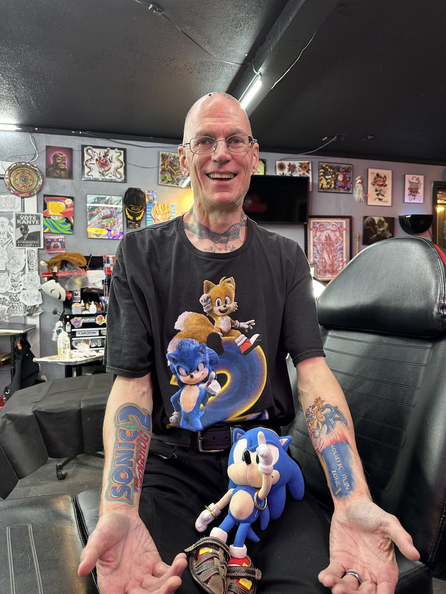 My love for everything Sonic &amp; Sonic The Hedgehog 2  will forever be awesomely displayed! 😍😃👍 #halfpinttattoostudio #halfpinttattoos #sonicthehedgehog2 #SonicTheHedgehog 
#guinnessworldrecords
#Sega
#Sonic
#Segaofamerica
#SegaUK
#VideoGamecollection
#videogamecollector