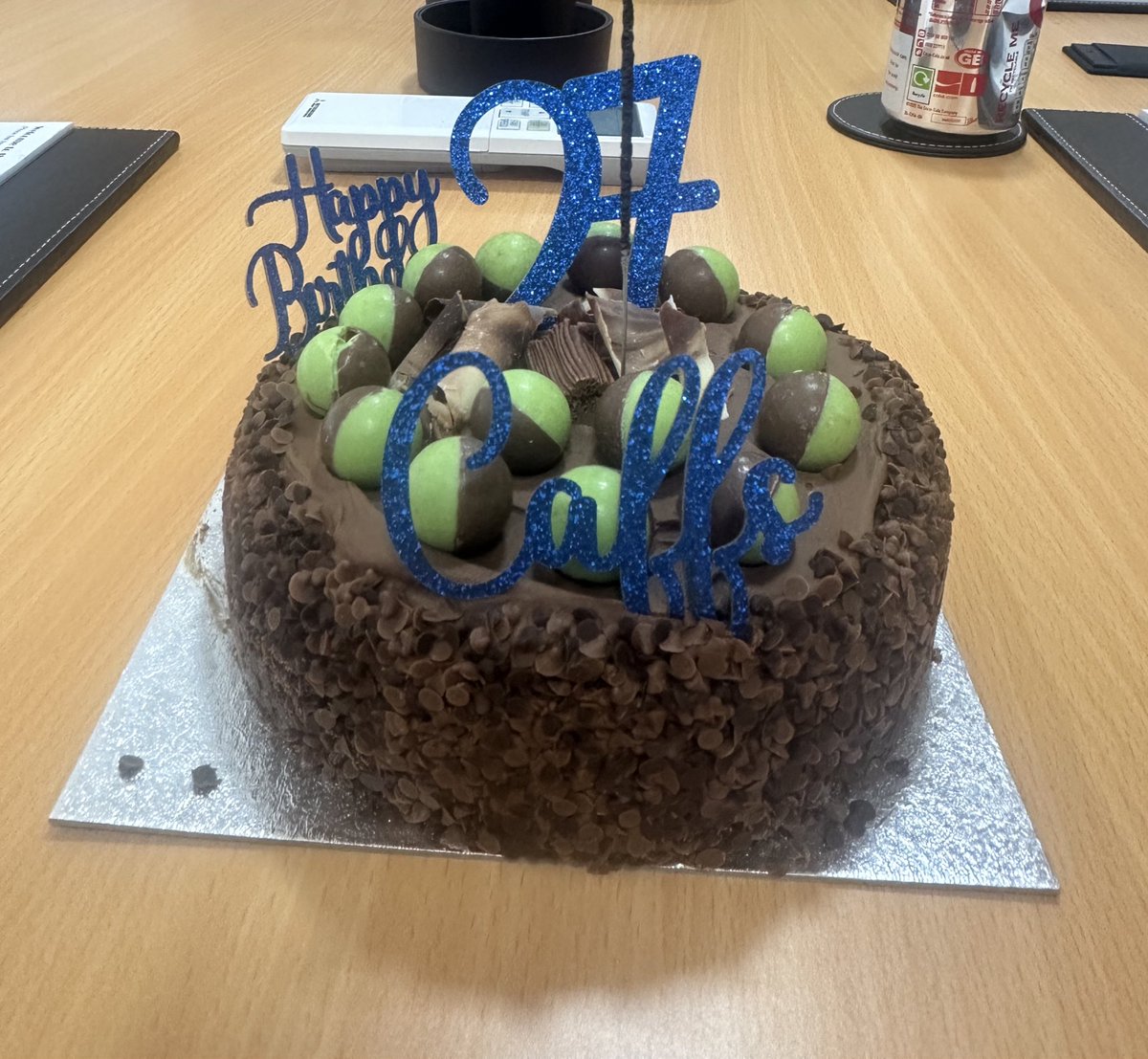 caffs23's tweet photo. Chippy Lunch and a choccy cake w my fave sweeties on top - these office girlies are special u knowwww💘 #27 https://t.co/56zYq6fvEd