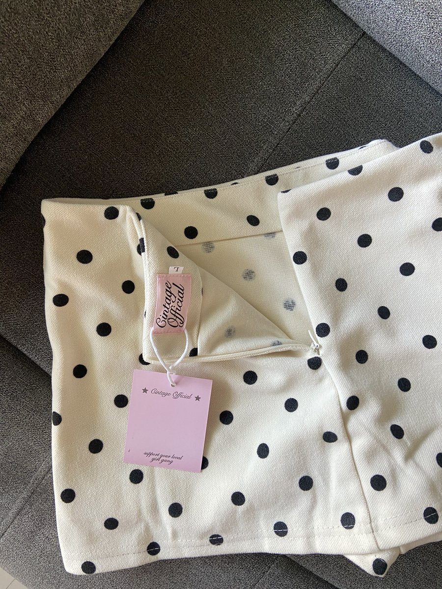 155onsale's tweet photo. ส่งต่อกระโปรง cintage 430 คับ ไซส์ L ใส่ลองอย่างเดียว♥️♥️ #ส่งต่อเสื้อผ้ามือสอง #ส่งต่อเสื้อผ้ามือ2 #ส่งต่อเสื้อผ้า #เสื้อผ้ามือสอง #เสื้อผ้ามือ2 #ส่งต่อ #ส่งต่อกระเป๋า #ส่งต่อรองเท้า #โล๊ะตู้ #ส่งต่อcintage https://t.co/RC8b1D1JBo