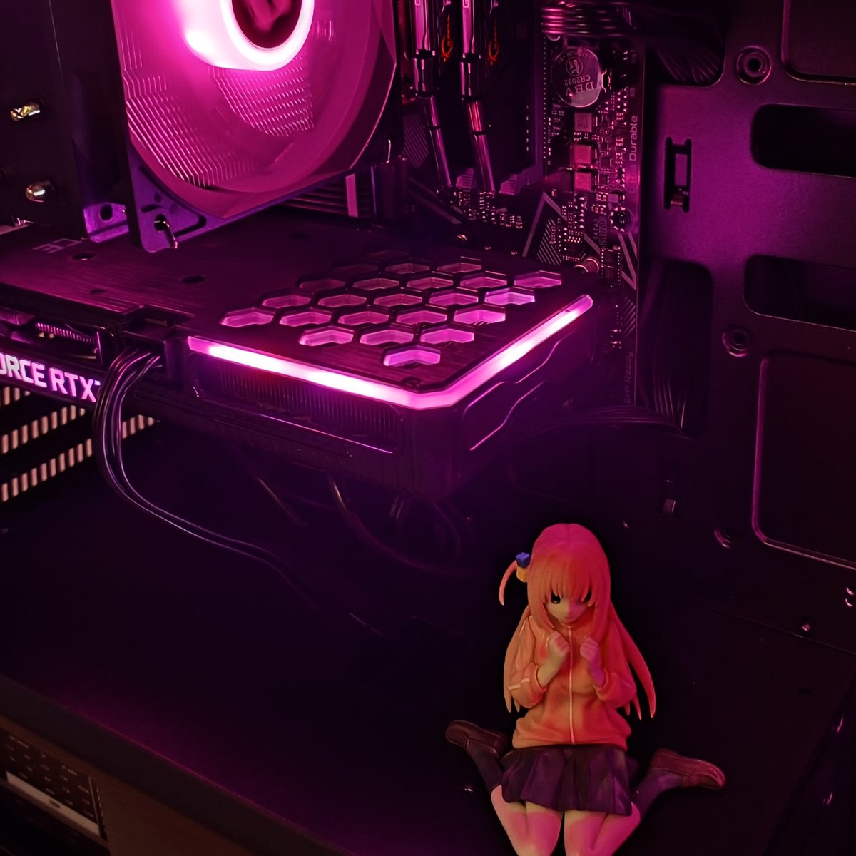 StellaPCs_nl's tweet photo. Anime figuur in je PC? #PCBuild #GamingPC #AnimeFigure https://t.co/Q6sL2cluEA