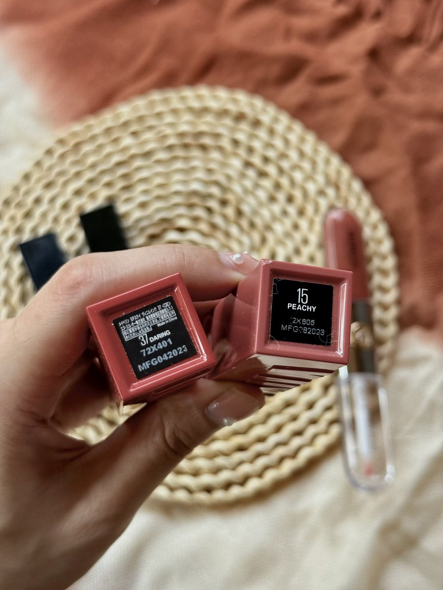 LayoutLaydown's tweet photo. Maybelline สมคำร่ำลือ สวยจบประหยัด แต่ดูแพงมาก สี 15 คือเหลือบๆนู้ดอมชมพูสวยจบ เบลนด์กับ 37 ถ้าอยากได้นัวขึ้น ครบจบ https://t.co/fiwqtBLjHd