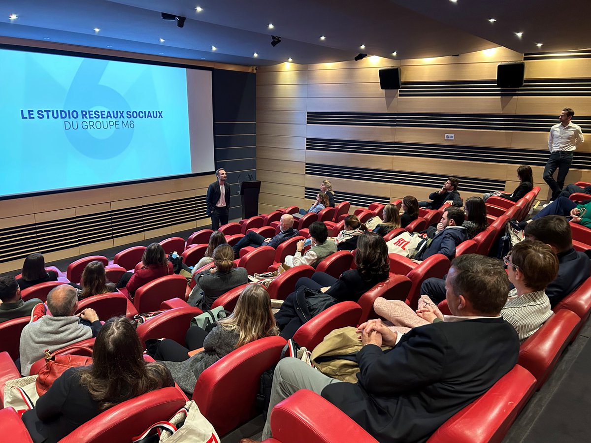 Entreprises et Médias (@em_dircom) on Twitter photo Ce matin, <a href="/M6Groupe/">Groupe M6</a> nous a ouvert ses portes pour découvrir les coulisses de la fabrique de l’information. Au programme : une visite immersive des studios radio <a href="/RTLFrance/">RTL France</a>, <a href="/RTL2officiel/">RTL2 🎸</a>, <a href="/funradio_fr/">Fun Radio France</a> ainsi que le JT <a href="/M6/">M6</a>. Merci à <a href="/benjamin_boiron/">Benjamin Boiron</a> et son équipe pour l’accueil ! Ce matin, <a href="/M6Groupe/">Groupe M6</a> nous a ouvert ses portes pour découvrir les coulisses de la fabrique de l’information. Au programme : une visite immersive des studios radio <a href="/RTLFrance/">RTL France</a>, <a href="/RTL2officiel/">RTL2 🎸</a>, <a href="/funradio_fr/">Fun Radio France</a> ainsi que le JT <a href="/M6/">M6</a>. Merci à <a href="/benjamin_boiron/">Benjamin Boiron</a> et son équipe pour l’accueil !