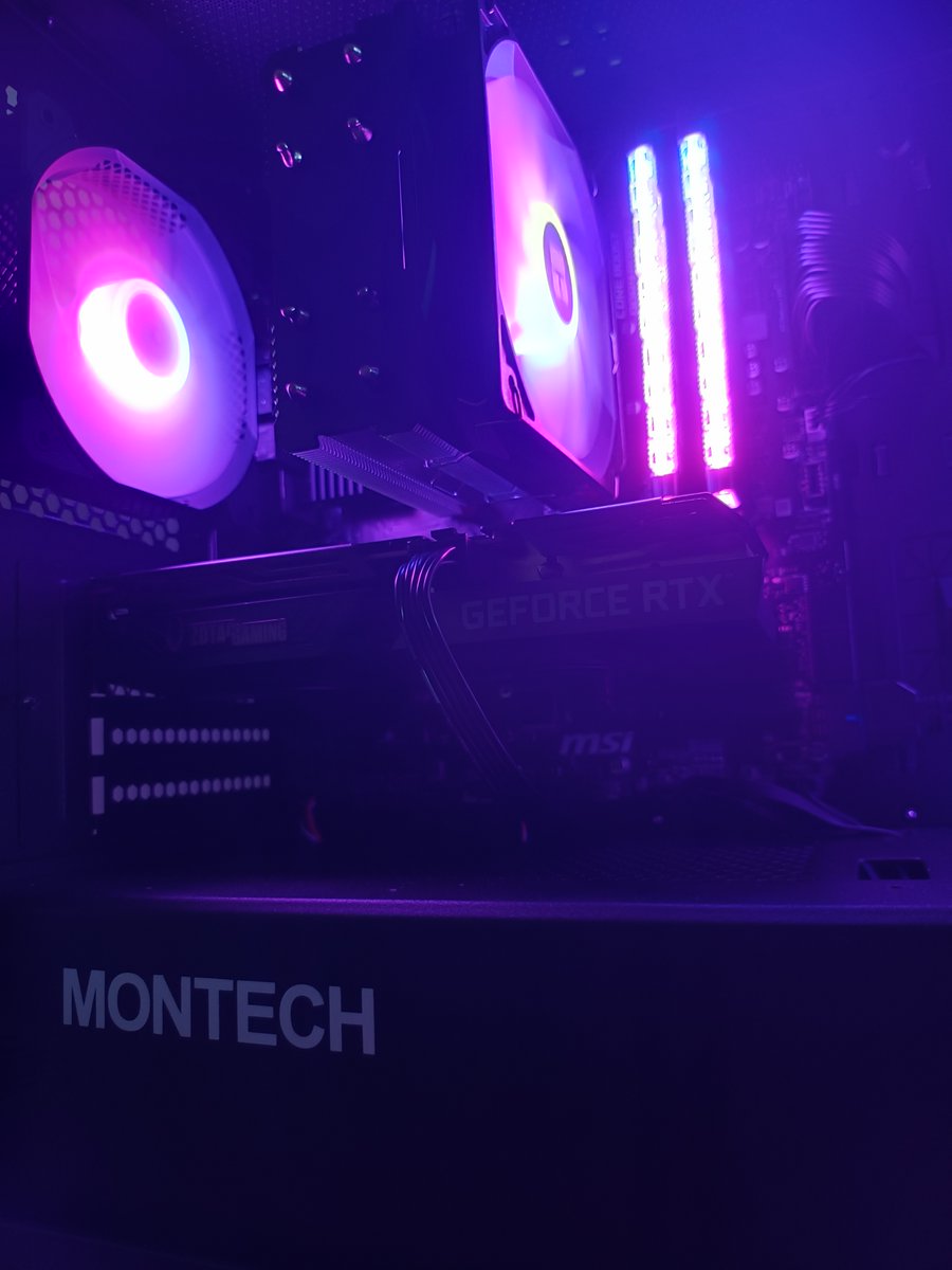 StellaPCs_nl's tweet photo. Wat zijn de beste kleuren voor de RGB? #PCBuild #GamingPC #rgb https://t.co/5ggyx1Ka5J