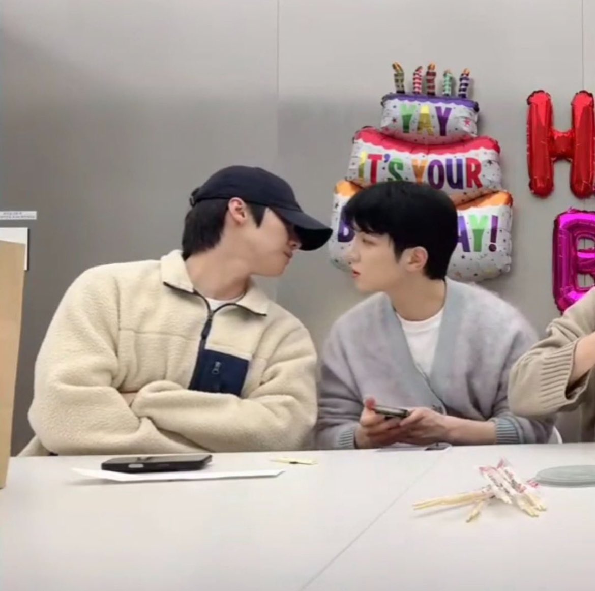 이럴거면 걍 뽀뽀를하세요
