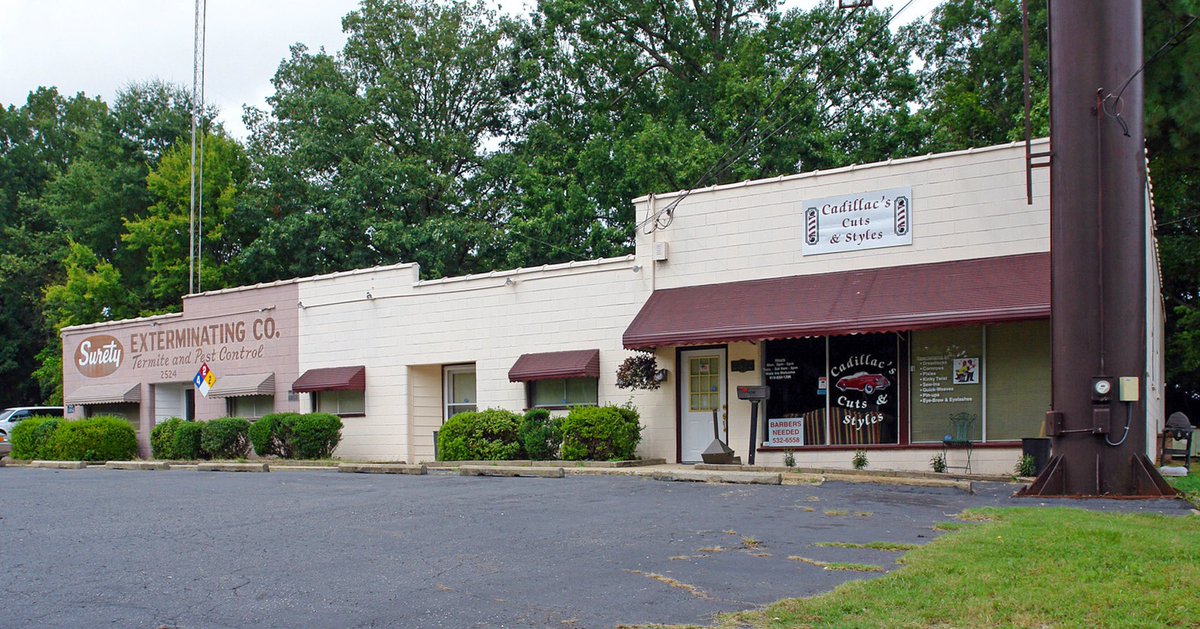 AtlasStark_'s tweet photo. Doing one of our favorite things, taking something old and giving it new life.
2522 S Wilmington, originally built in 1955, has been home to many businesses over the decades. Now, it’s been thoughtfully revitalized. https://t.co/zlPCwqRMRh