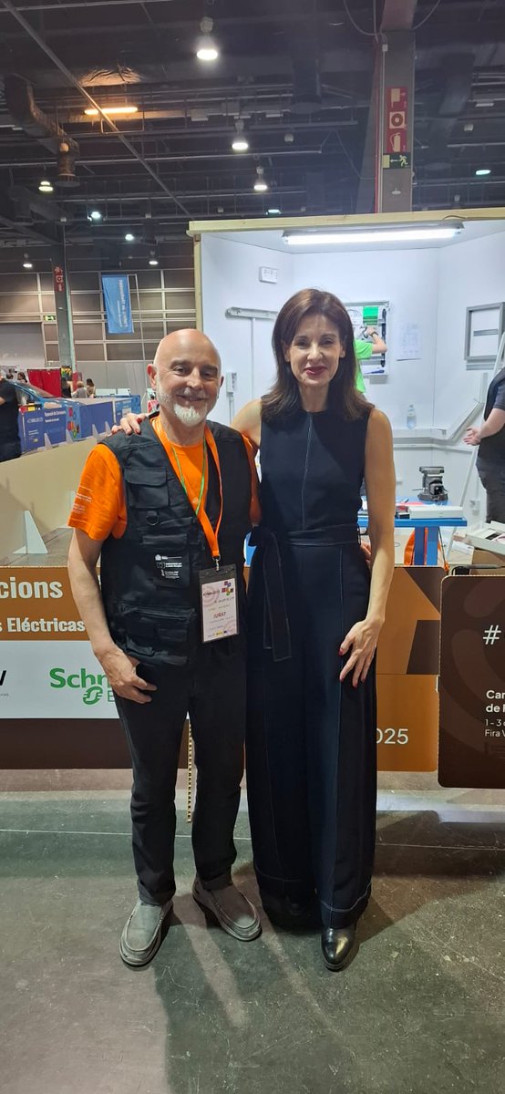 Fund_Flors's tweet photo. Nuestro alumno Eric Ballester, oro en #GVASkills. Gracias a @gva_somfp y la directora general de la FP Marta Armendia por acompañarnos en Fira València.
Gracias por las oportunidades de visibilizar el camino de la #FP y las #VocationalSkills.
#FundaciónFlors
#CalidadEducativa https://t.co/n43J1HQ0kM