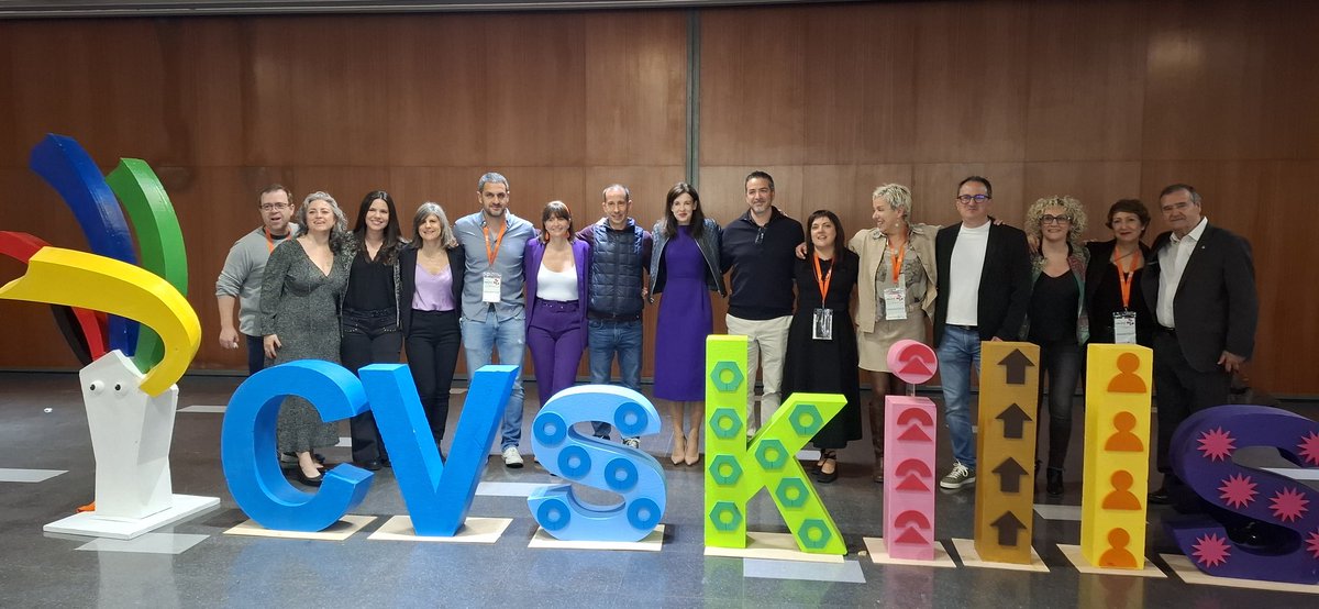 Fund_Flors's tweet photo. Nuestro alumno Eric Ballester, oro en #GVASkills. Gracias a @gva_somfp y la directora general de la FP Marta Armendia por acompañarnos en Fira València.
Gracias por las oportunidades de visibilizar el camino de la #FP y las #VocationalSkills.
#FundaciónFlors
#CalidadEducativa https://t.co/n43J1HQ0kM