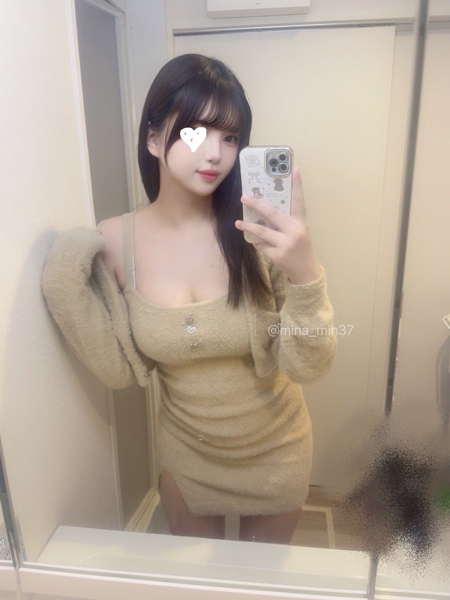 mina2_373's tweet photo. スリットってなんか良いよね…💕 https://t.co/Mb3BkPJKtu