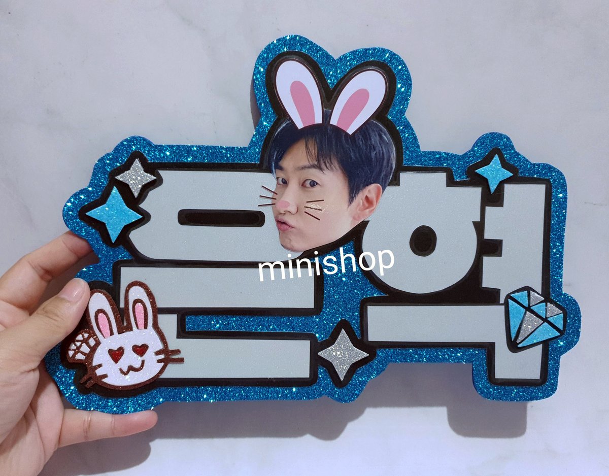MiniShop_kr's tweet photo. งานป้ายก็มีนะคะ 
ทรงสี่เหลี่ยมปกติ หรือไดคัทตามข้อความก็รับทำค่ะ
สนใจทัก DM สอบถามเพิ่มเติมได้ค่ะ 

#พัดminiShop #พัดมินิช็อป
#รับทำพัด #พัดเชียร์ #พัดศิลปิน #อุจิวะ #Uchiwa https://t.co/FezheSQ6qD
