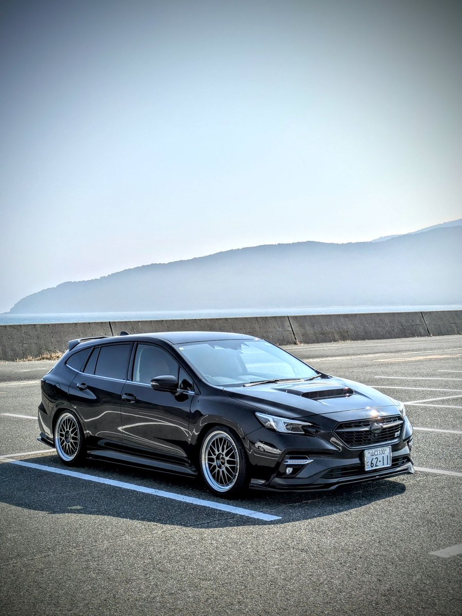#スバル乗りと繋がろう2025春  #レヴォーグ 
ちょっと前に納車1年迎えてました
退化したような進化したような1年やった気がします…
今年はミーティングとか参加して色んな人と仲良くなりたいです！