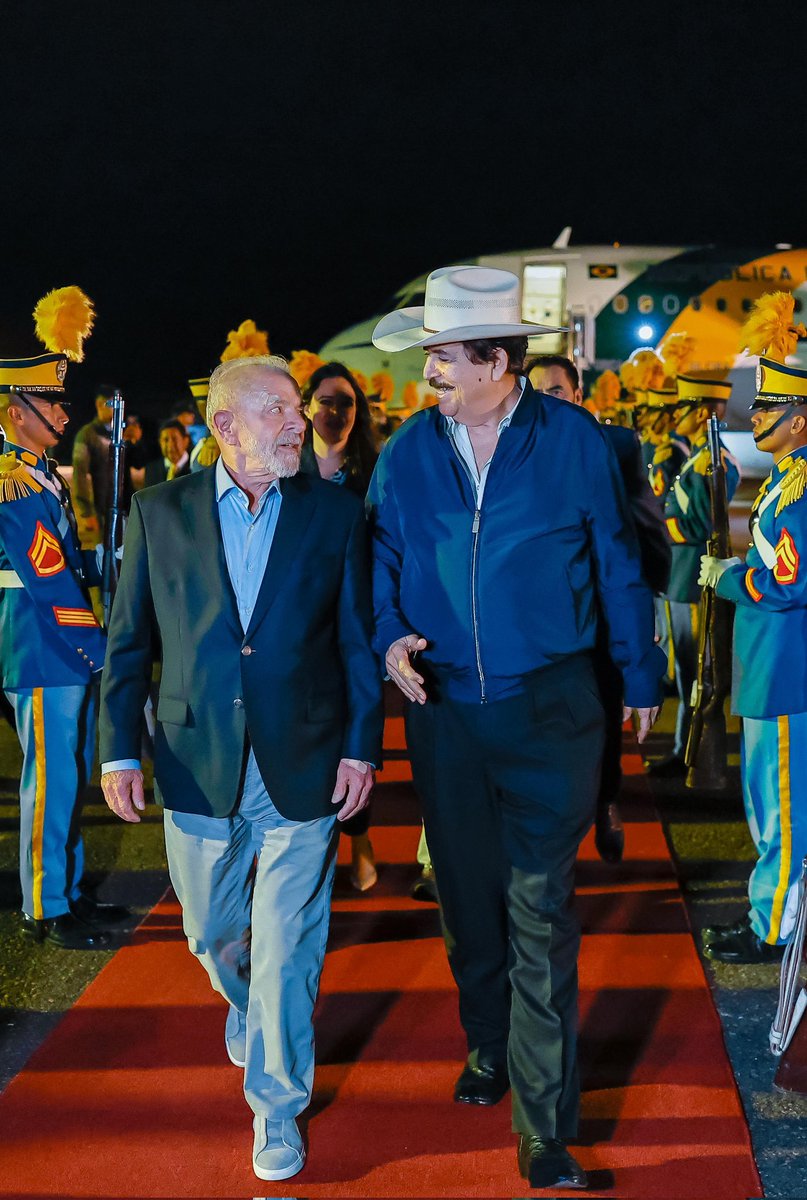 Já estou em Tegucigalpa, capital de Honduras 🇭🇳, para a Reunião de Cúpula da CELAC, a Comunidade dos Estados Latino-Americanos e Caribenhos. Fui muito bem-recebido ontem à noite na chegada pelo ex-presidente, Manuel Zelaya. Viemos discutir o fortalecimento da integração regional