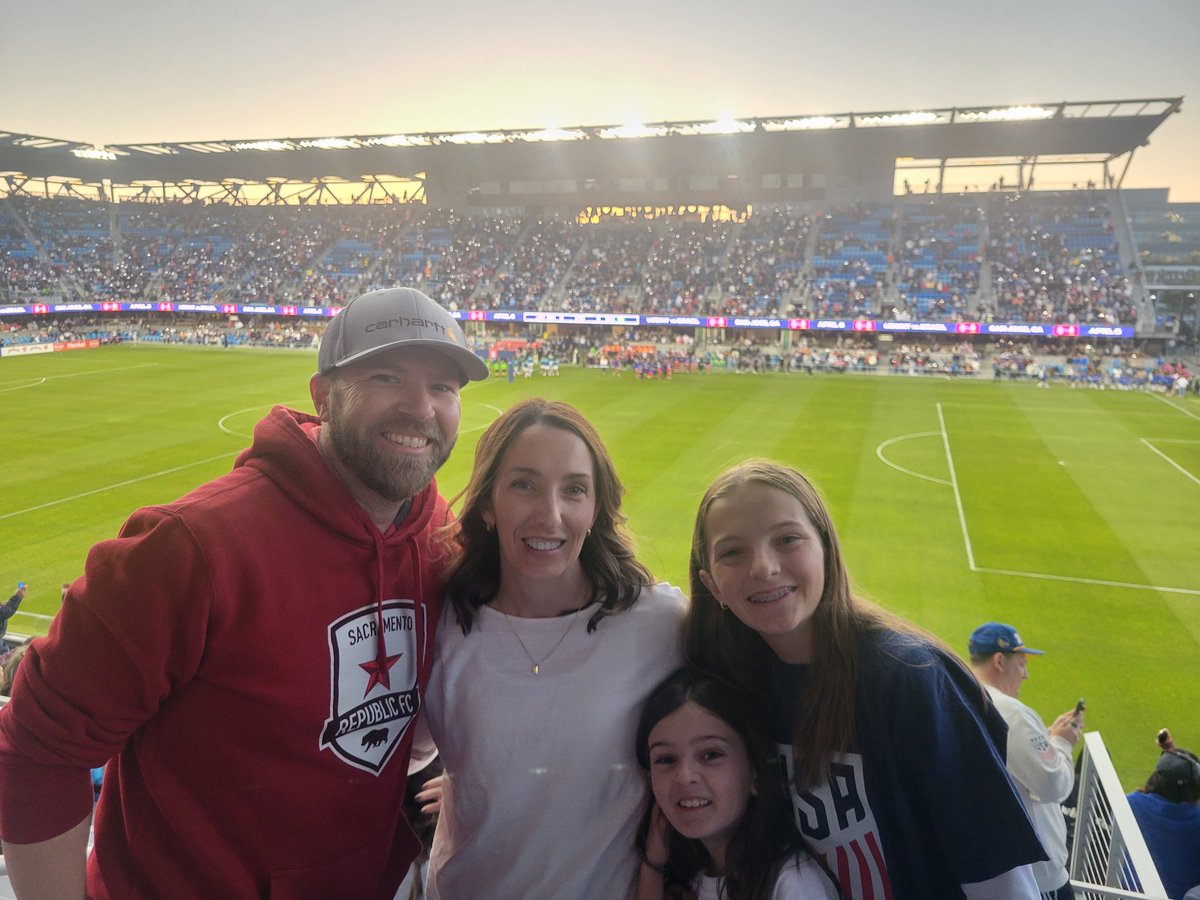 gtjohnson13's tweet photo. @SacRepublicFC had to rep SRFC while visiting #USWNT at PayPal Park just to watch the stray Earthquake fans squirm! https://t.co/uHWiHP6ha4