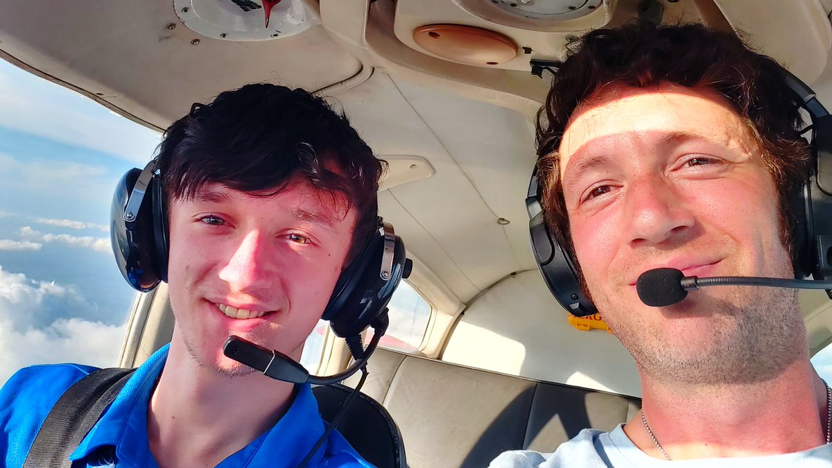 CJThePilot's tweet photo. A great flight with Alex who works for the airlines, with stunning weather and beautiful views...
We departed Bristol Airport and flew South, then followed the South Coast...
We climbed up to 8,000ft and also practiced some Radio Navigation using the Berry Head VOR/DME... https://t.co/94ANtJIosh
