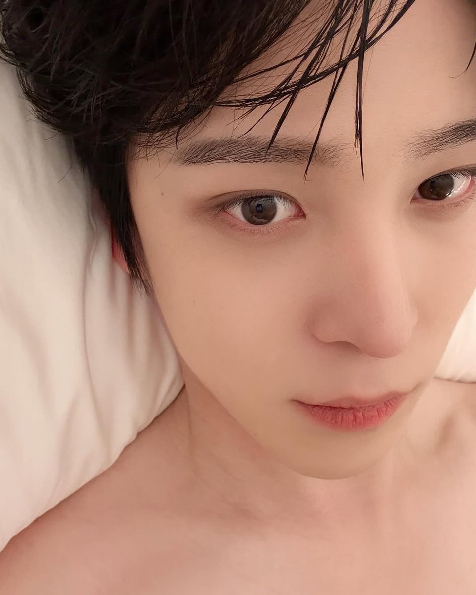 atzpopbase's tweet photo. ATEEZ’s Yunho drops a sultry bomb, looking naughty, bootylicious, and beddable, leaving fans in a frenzy. https://t.co/iJVse5Tdr3