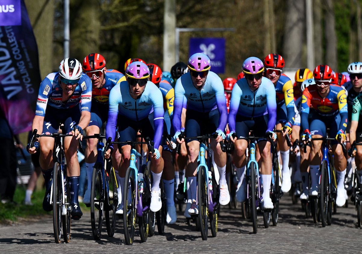 Soudal Quick-Step Pro Cycling Team (@soudalquickstep) on Twitter photo Peloton is again on the cobbles of Broekstraat.
Last 20 kilometers of #SP25.
Photo: <a href="/GettySport/">Getty Images Sport</a> Peloton is again on the cobbles of Broekstraat.
Last 20 kilometers of #SP25.
Photo: <a href="/GettySport/">Getty Images Sport</a>