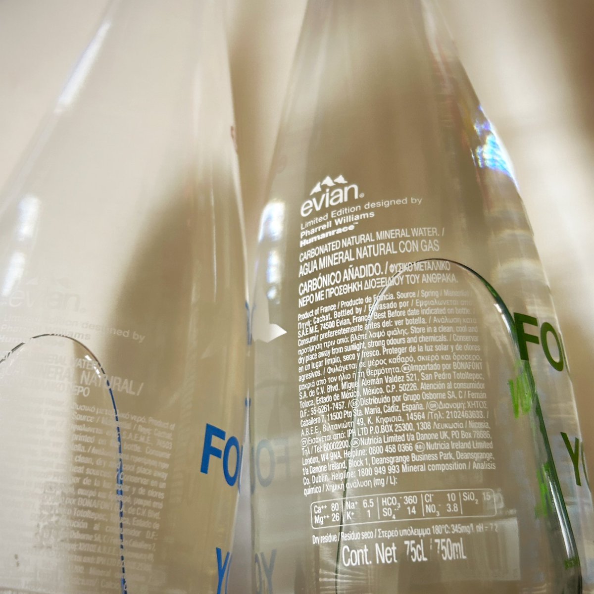 kitty_kwong's tweet photo. #evain #designerbottles 2025

#evianwater 
#pharrell 
#humanrace 

- - - - - - 

repost • #evianwater 

A new era of joyful wellbeing is near. @pharrell x @humanrace x @evianwater

- - - - - - 

#limitededition #liveyoung #thefountainofyouth #pharrell https://t.co/0y7ikNaJSI