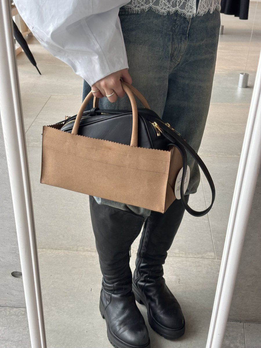 akikoaokiは本当にシルエットが美しいな、、、