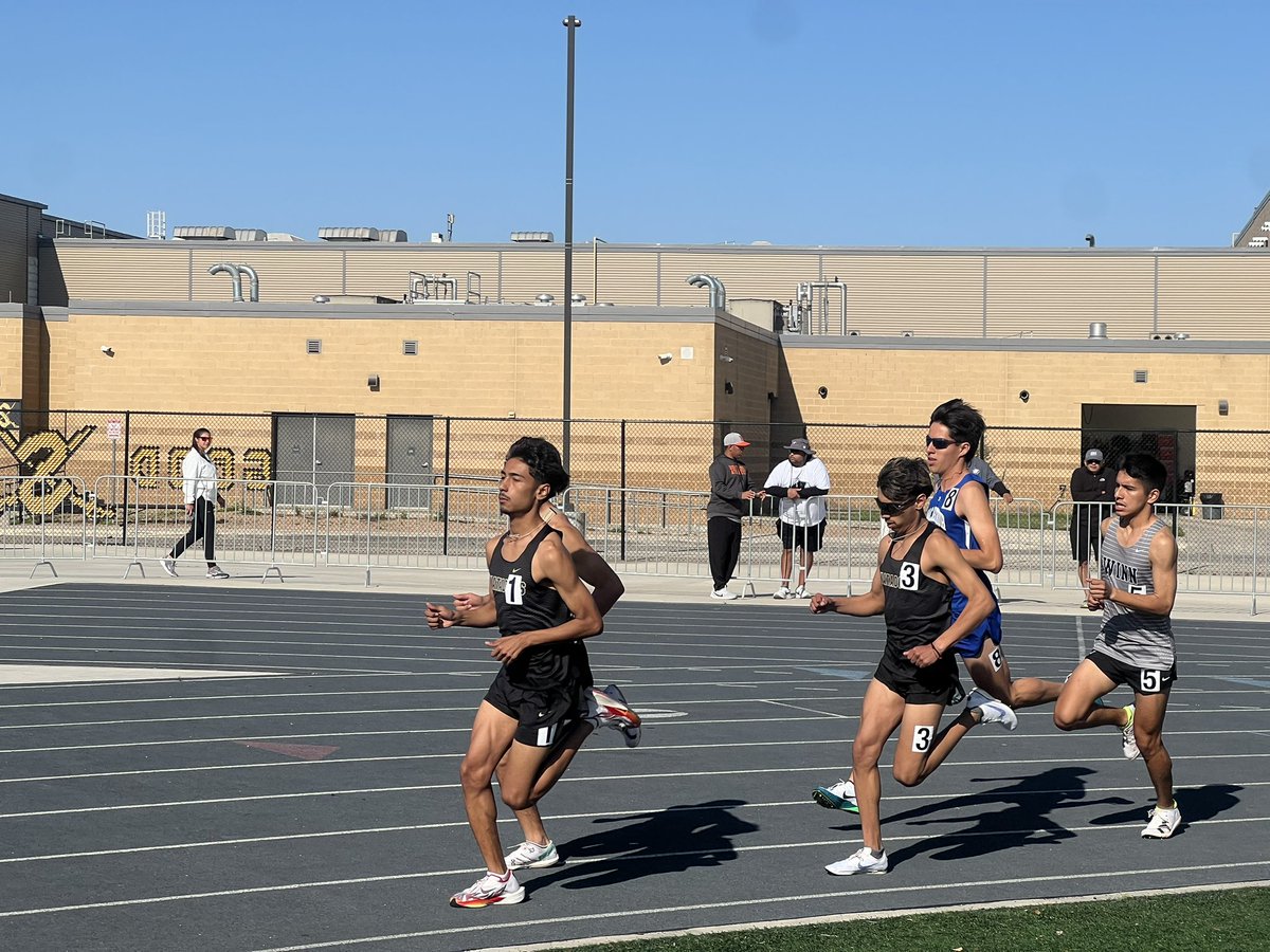 SeguinHSTrack's tweet photo. 5A Boys 3200 Prince Medrano/Adrian Rangel https://t.co/C1hNy4PgAj