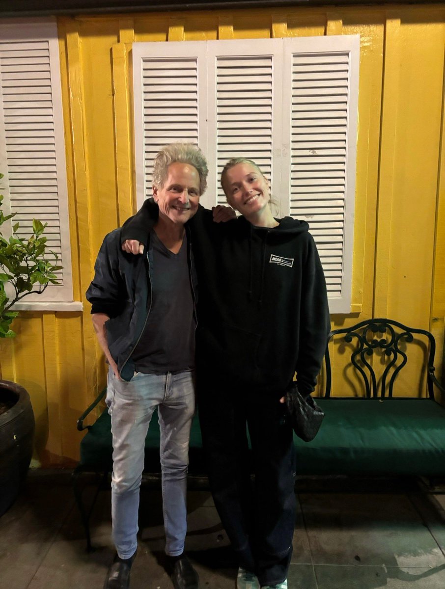 Lindsey Buckingham tweet media