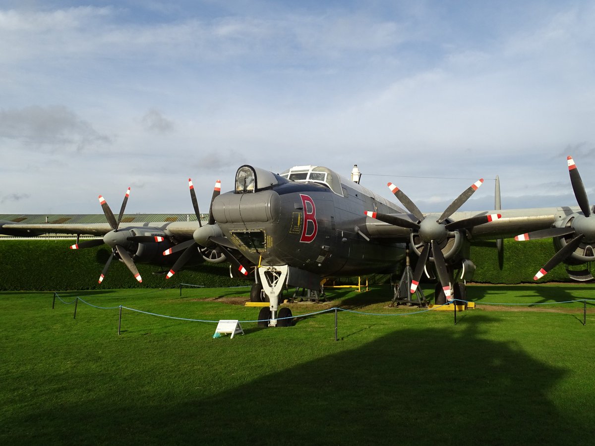 gaz11h's tweet photo. @NewarkAirMus Got to love Avro Shackletons https://t.co/jYBPXpvl5s