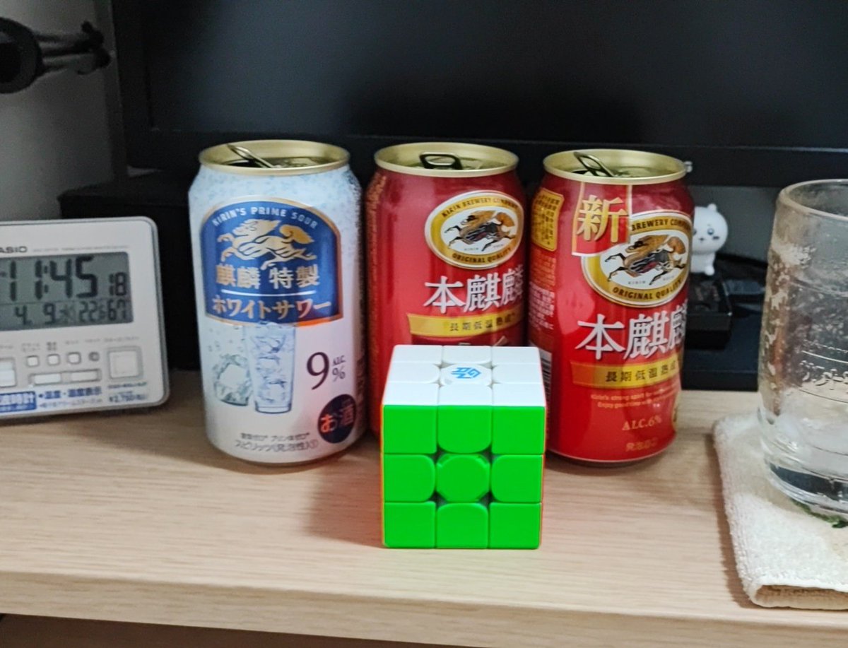 niratama0123's tweet photo. 最近、1人で飲んだ本数だけキューブするのが流行ってます。
3本飲んだら、3回キューブ。
寝る前に、もう1本いきたい(｀･ω･´)ゞ https://t.co/BZEyz0rjP0