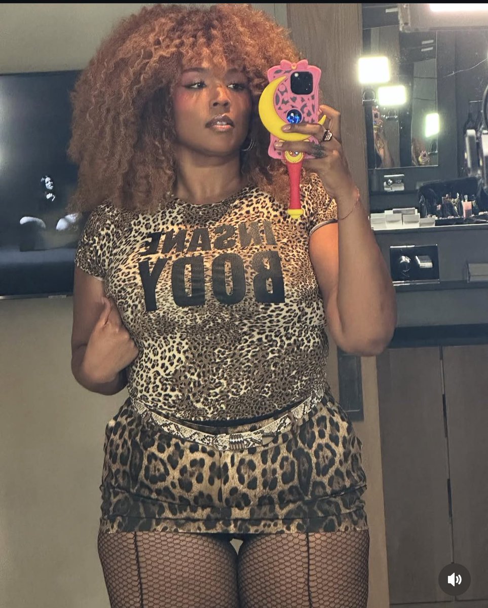 rxsecals's tweet photo. ho wake up lizzo got a thigh tap b4 u https://t.co/yLyeGZWiND