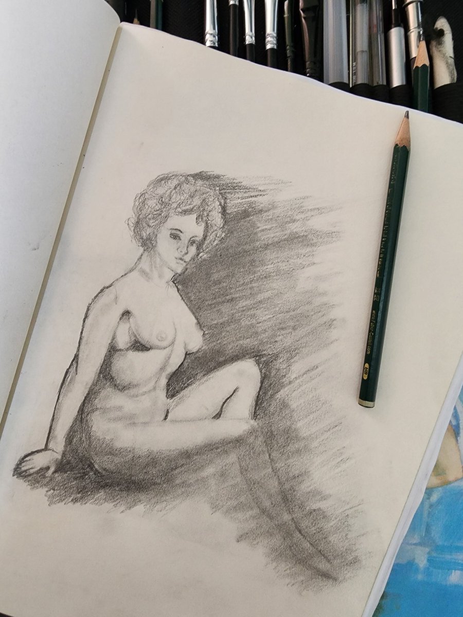 BrigidAine's tweet photo. Wrapped in a little mist, but still a woman❤️
#ArtisticNude #NudeSketch #FemaleForm https://t.co/mC74lJIw2l