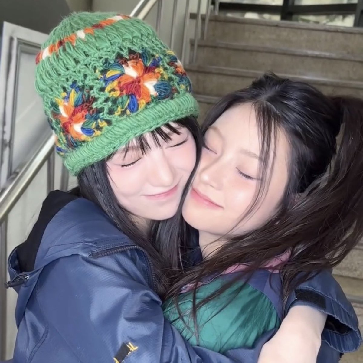 #해피벌수이데이
#OURspringSUI_HBD

수이 안아😚😚😚
데뷔 후 첫 생일 넘 축하하구 낼 누구보다 사랑 많이 받는 수이가 되길 😁🫶🏻