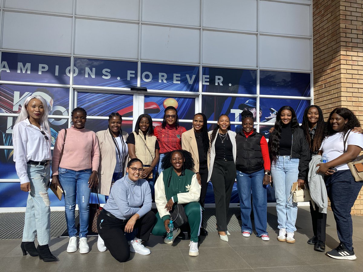 COSAFAMEDIA's tweet photo. 𝗦𝘄𝗶𝗽𝗲 ➡️👀to see the faces at the COSAFA Commentators &amp; Presenters Workshop! 🎙️

#COSAFATV https://t.co/XJBHRI6ddW