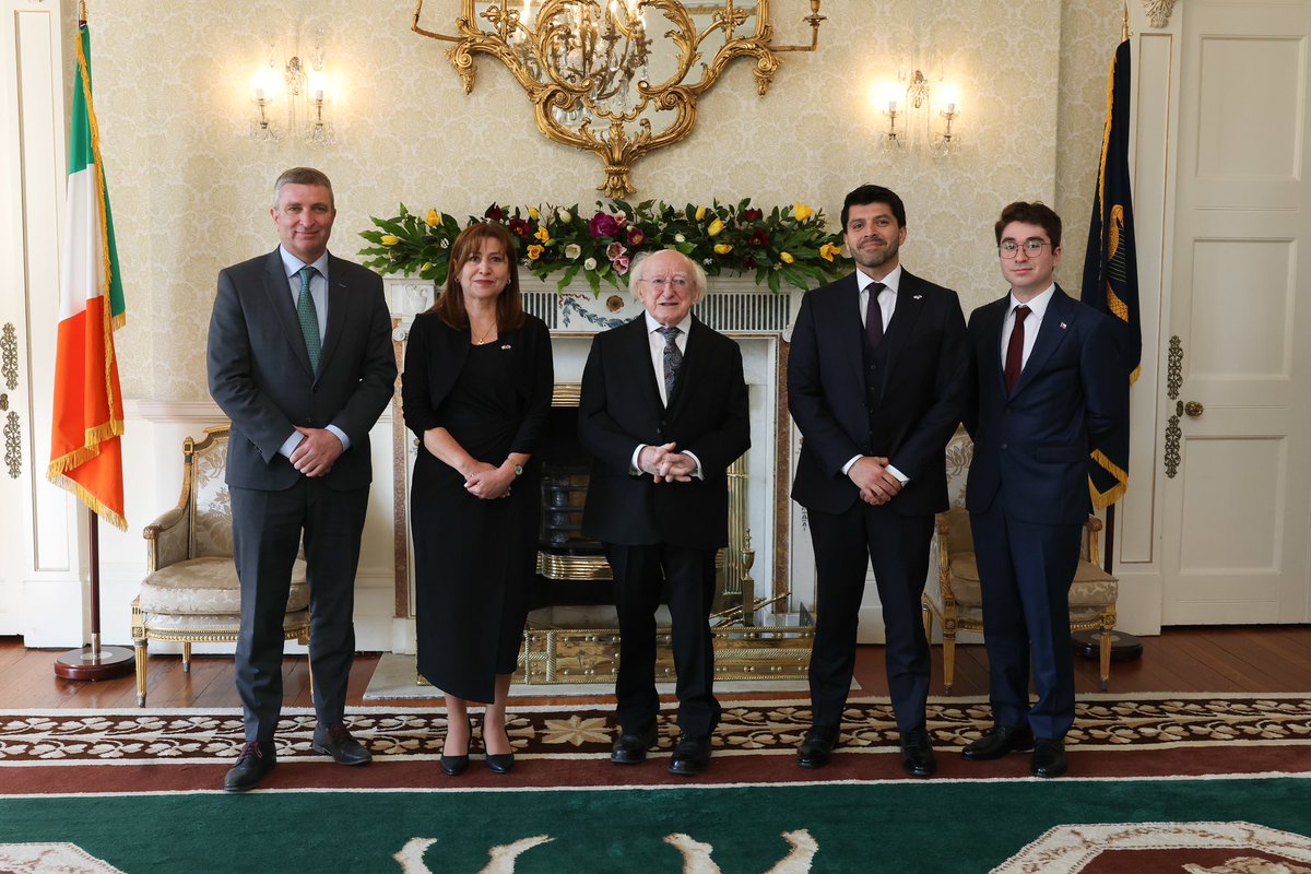 Yesterday H.E. Ambassador of Chile to Ireland Mrs. Constanza Figueroa had the honour to present her credentials letters to H.E. President of Ireland Mr. Michael D. Higgins at Áras an Uachtaráin. 
#ChileinIreland