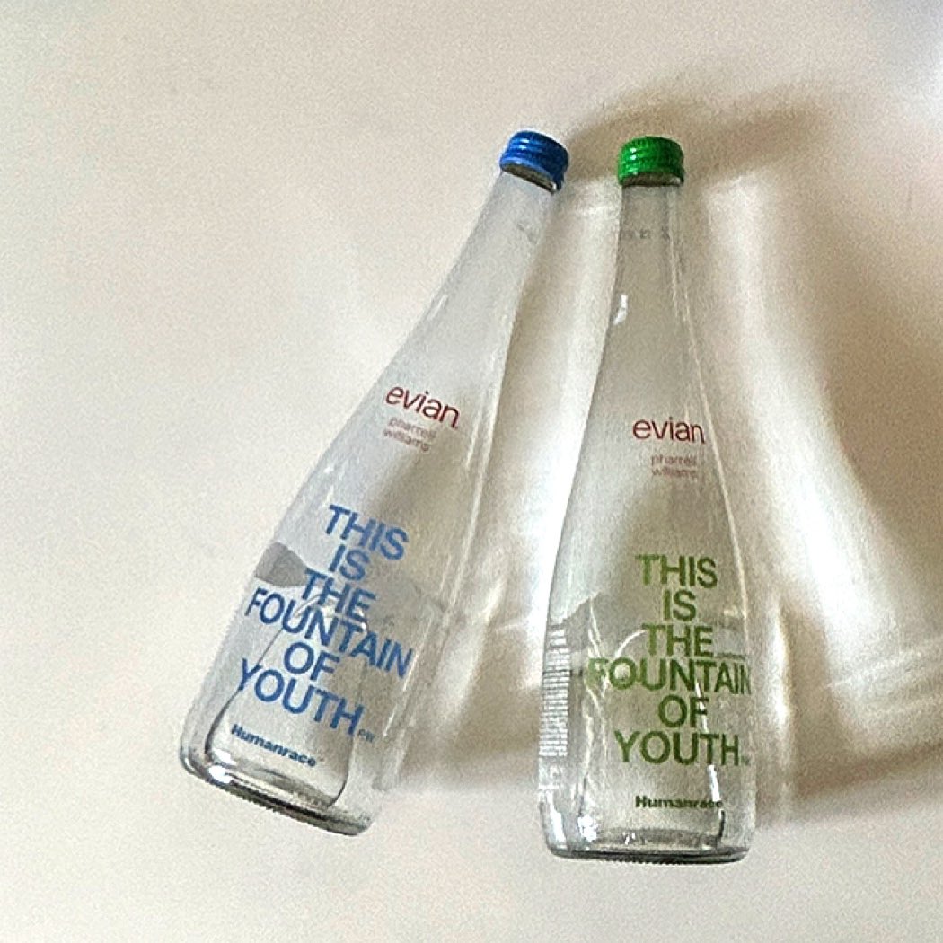 kitty_kwong's tweet photo. #evain #designerbottles 2025

#evianwater 
#pharrell 
#humanrace 

- - - - - - 

repost • #evianwater 

A new era of joyful wellbeing is near. @pharrell x @humanrace x @evianwater

- - - - - - 
 
#limitededition #liveyoung #thefountainofyouth #pharrell https://t.co/BooZifOHyM