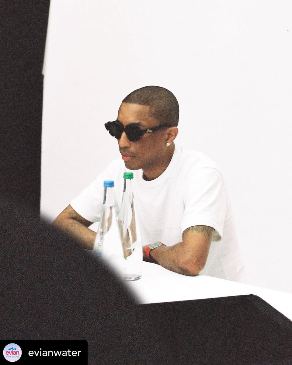 kitty_kwong's tweet photo. #evain #designerbottles 2025

#evianwater 
#pharrell 
#humanrace 

- - - - - - 

repost • #evianwater 

A new era of joyful wellbeing is near. @pharrell x @humanrace x @evianwater

- - - - - - https://t.co/1nWLwZYWp3