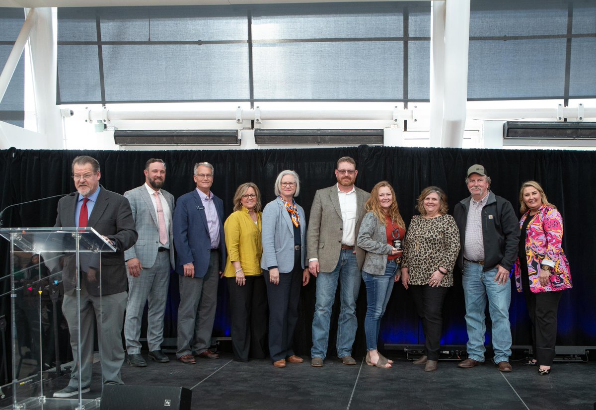 MeridianTech's tweet image. Congrats to North Central Oklahoma Home Builders Association, our 2025 Partners in Progress Award winner!

Their Boots on the Ground initiative provides steel-toed boots to students in our building trades programs!

 #MeridianTech #PartnersInProgress #OKCareerTech