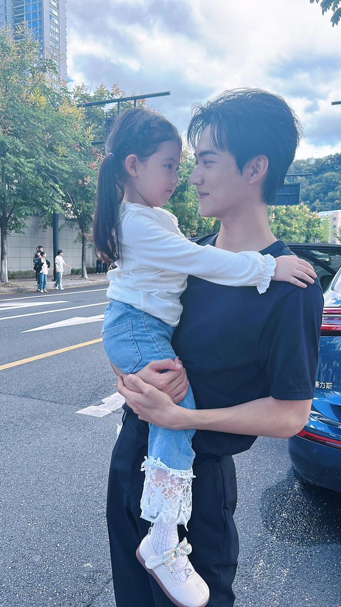 astrophile_zky's tweet photo. แอคน้องอันฉีอัพว่าวันนี้น้องโดนปะป๊าดุ น้องร้องไห้จะเปลี่ยนปะป๊าอีกแล้ว 55555555555

#SniperButterfly #狙击蝴蝶
#โจวเคออวี่ #周柯宇 #Zhoukeyu #DanielZhou https://t.co/e4mr12Pv5g