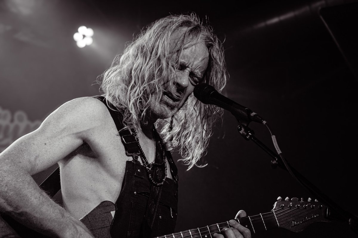 canadapostrock's tweet photo. A few snaps from:
@lowtheband at The Loving Touch, Ferndale, Mi. April 8th 2025 https://t.co/DoU6cS7Dlj