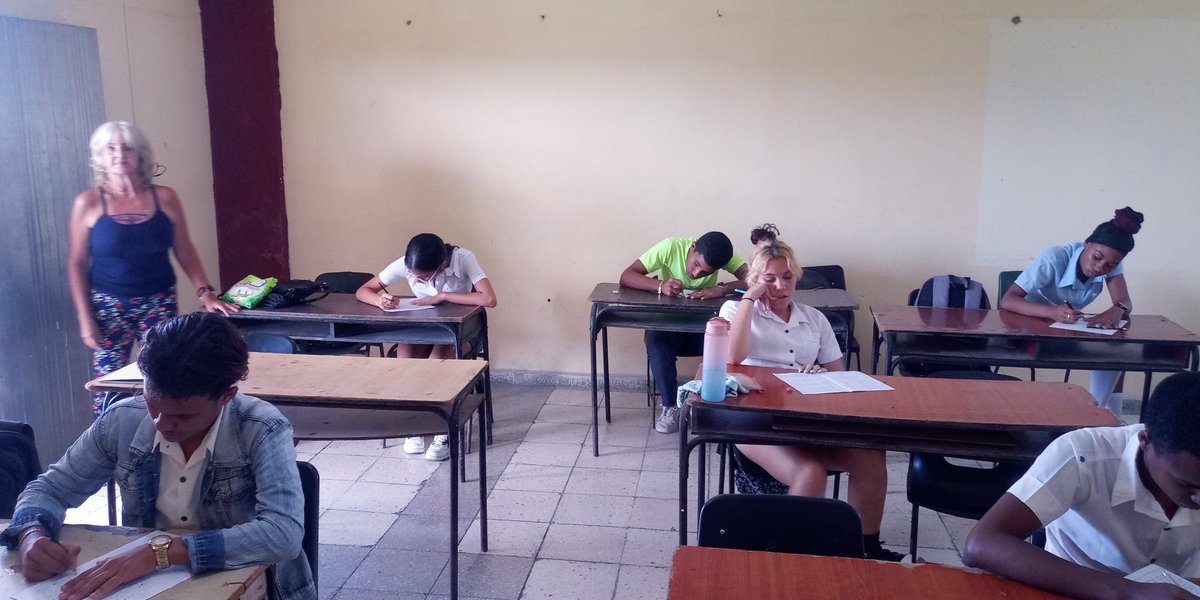 IpvceG's tweet photo. Se realiza en el Ipvce Antonio Maceo Grajales de Santiago de Cuba comprobación de historia para los educandos de 12mo grado con vista a la prueba de ingreso. @IPVCEAM @FundichelyRosa 
@cubamined @elsa_ena
@Gob_StgoDeCuba @PartidoPCC https://t.co/EUru3Px2Yd