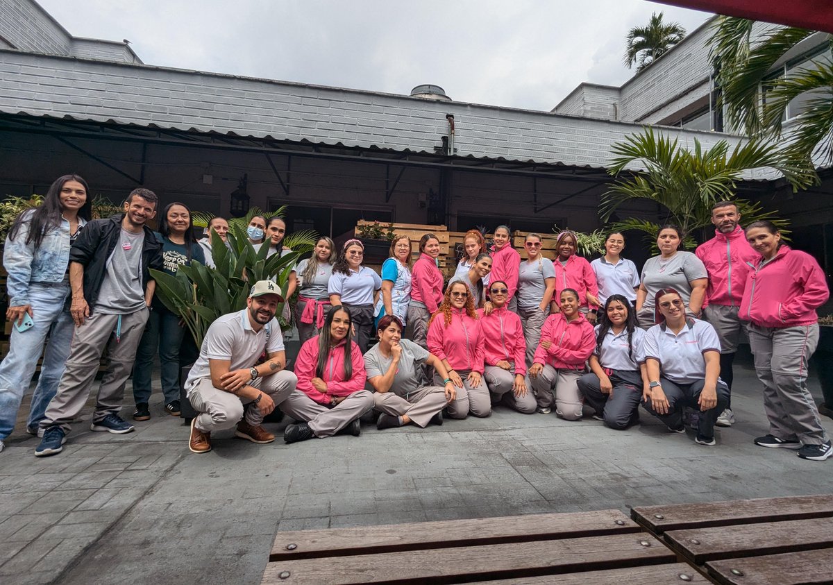 fconvida's tweet photo. 👩‍🏫 Capacitamos a docentes de preescolares @Comfama  en huertas escolares.
Sembramos educación ambiental desde la infancia. 🌿
#HuertasEscolares #EducaciónAmbiental #Comfama https://t.co/Qn2Rrg4YC3