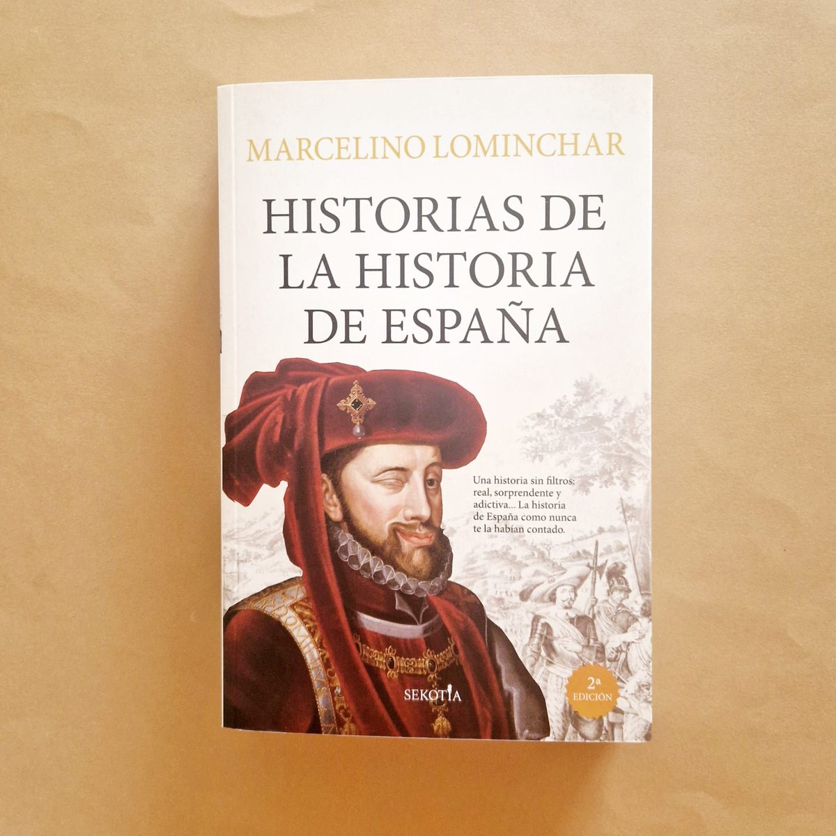 #librodeldía. Un ensayo ameno, exhaustivo y divertido en el que el reconocido profesor de Geografía e Historia Marcelino Lominchar demuestra a través de un sinfín de curiosidades que nuestro pasado está lleno de momentos dignos de las mejores temporadas. <a href="/AlmuzaraLibros/">Almuzaralibros</a> #historia